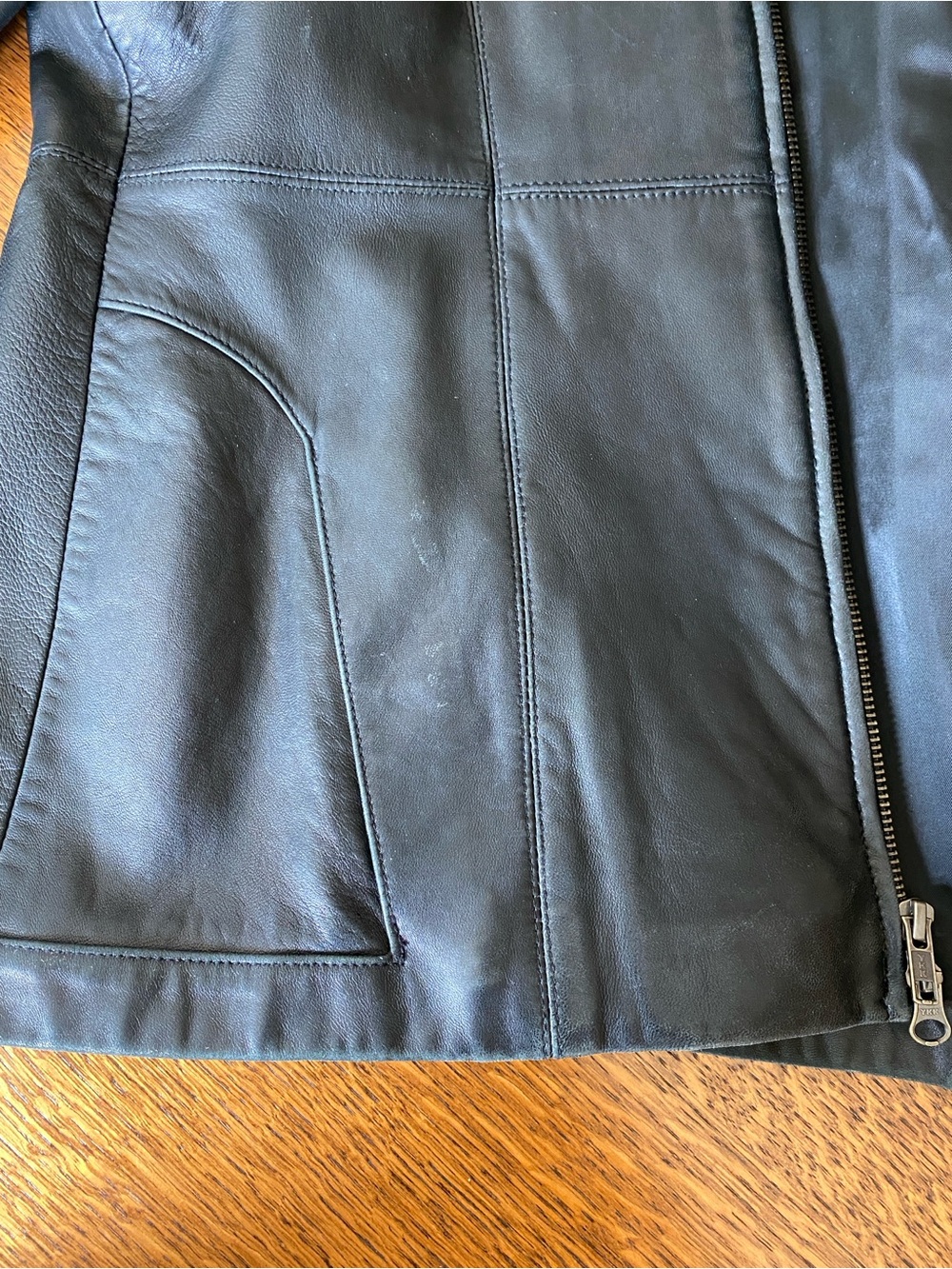 Black leather jacket, size medium - Picture 4 of 6